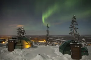Leia mais sobre o artigo Finlândia! Lar do Papai Noel e suas renas, e a possibilidade de se encantar com a Aurora Boreal!